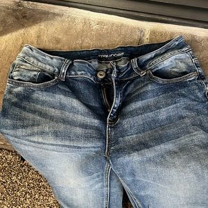 Maurices Capri jeans low rise. Great condition
